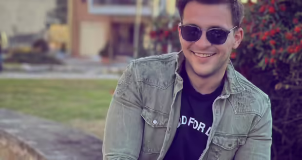 Λευκάδα: «Είχε τεράστιο κύμα και δεν μπόρεσε να το αντιμετωπίσει» λέει η θεία του 30χρονου που πνίγηκε λίγες ημέρες προτού παντρευτεί