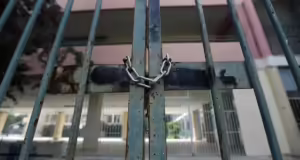 Κλειστά σχολεία σε πολλές περιοχές της χώρας για τα κρούσματα στρεπτόκοκκου – «Δεν χρειάζονται απολυμάνσεις, ούτε λουκέτα» λέει ο πρόεδρος του ΕΟΔΥ
