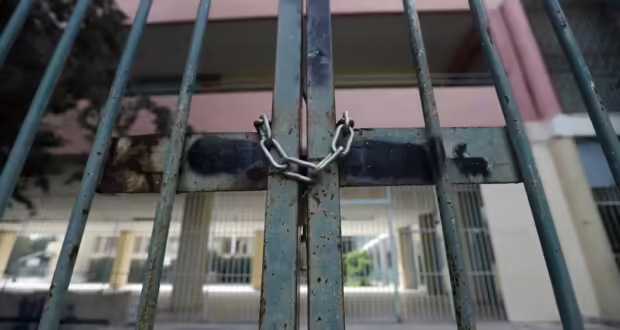 Κλειστά σχολεία σε πολλές περιοχές της χώρας για τα κρούσματα στρεπτόκοκκου – «Δεν χρειάζονται απολυμάνσεις, ούτε λουκέτα» λέει ο πρόεδρος του ΕΟΔΥ