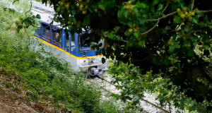 Αναστέλλονται προσωρινά τα δρομολόγια του Οδοντωτού λόγω κατολισθήσεων – Ακινητοποιήθηκε αμαξοστοιχία με 105 επιβάτες