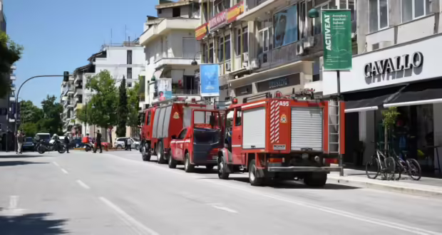Τηλεφώνημα για βόμβα σε τράπεζα της Λάρισας: Αποκλείστηκε το σημείο