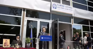Εγκαινιάστηκε το νέο ΑΤ Λευκού Πύργου στη ΔΕΘ – Μ. Χρυσοχοΐδης: «Μια ακόμα νίκη για την ασφάλεια των πολιτών της Θεσσαλονίκης»