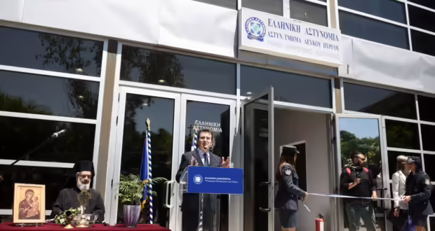 Εγκαινιάστηκε το νέο ΑΤ Λευκού Πύργου στη ΔΕΘ – Μ. Χρυσοχοΐδης: «Μια ακόμα νίκη για την ασφάλεια των πολιτών της Θεσσαλονίκης»