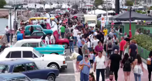 Alimos Classic Car Sunday: Με ήλιο και βροχή «παντρεύονται» τα κλασικά αυτοκίνητα