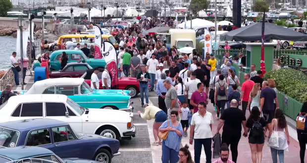 Alimos Classic Car Sunday: Με ήλιο και βροχή «παντρεύονται» τα κλασικά αυτοκίνητα