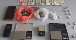 Ψυχίατρος έγινε ντίλερ και χρησιμοποιούσε ασθενοφόρο δημόσιου νοσοκομείου για να μοιράζει τα ναρκωτικά – Τα «πράσινα», τα «κουμπιά» και τα «τζιτζίκια»