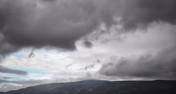 Ο καιρός αύριο: Βροχές, πτώση της θερμοκρασίας και βοριάδες – Καταιγίδες και στην Αττική