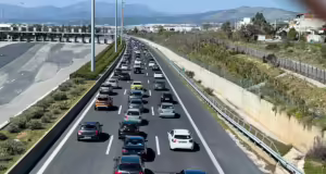 Τροχαίο στην Αττική Οδό με σύγκρουση δύο αυτοκινήτων στο ρεύμα προς Ελευσίνα – Καθυστερήσεις 25 λεπτών