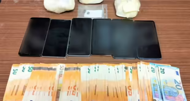 Πειραιάς: Έκρυβαν στο αυτοκίνητο πάνω από μισό κιλό κοκαΐνης – Τέσσερις συλλήψεις για υποθέσεις ναρκωτικών