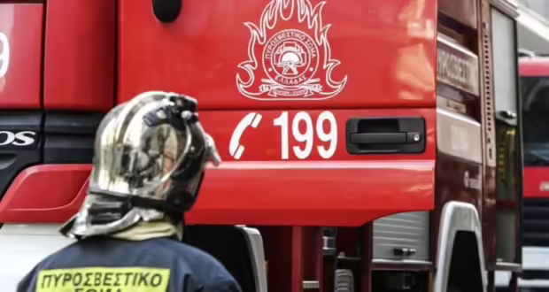 Απεγκλωβισμός δύο οδηγών από την Πυροσβεστική, σε τροχαία ατυχήματα στον Λοφίσκο και τη Σιθωνία