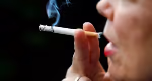 Νέα τηλεφωνική γραμμή 1135 από τον ΕΟΔΥ για όσους θέλουν να σταματήσουν το κάπνισμα