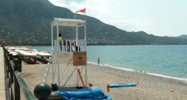 Σε πλήρη ανάπτυξη η ναυαγοσωστική κάλυψη στην παραλία της Καλαμάτας