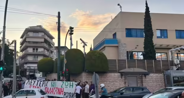 Διαμαρτυρία Ρουβίκωνα στην πρεσβεία του Ισραήλ στο Ψυχικό – Πέταξαν τρικάκια, πάνω από 50 προσαγωγές