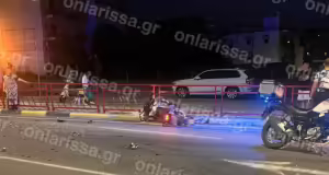 Τροχαίο δυστύχημα στη Λάρισα: Δύο άτομα εκτοξεύτηκαν από μηχανή μετά από σύγκρουση με αυτοκίνητο – Νεκρή μία 52χρονη, σοβαρά ένας 42χρονος