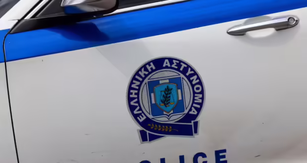 Βόλος: Πελάτης έπιασε αστυνομικό από τον λαιμό για μη γράψει παράβαση σε καφέ μπαρ