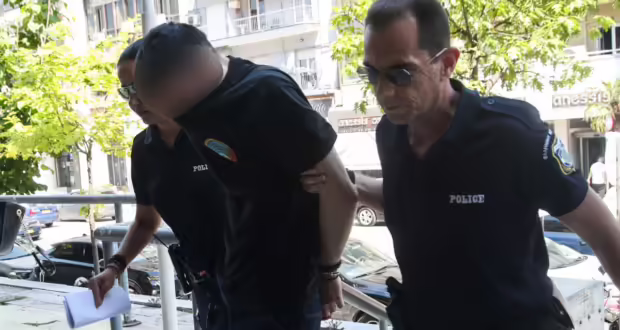 Θεσσαλονίκη: Κακουργηματική δίωξη στον 34χρονο που κλώτσησε και πάτησε γατάκι με το αυτοκίνητό του