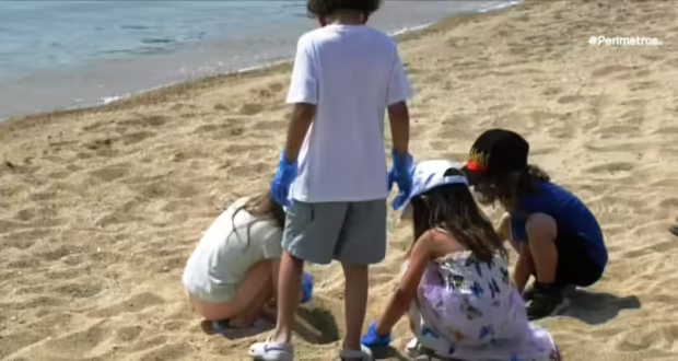 Τα νήπια καθαρίζουν τις ακτές στην Καβάλα