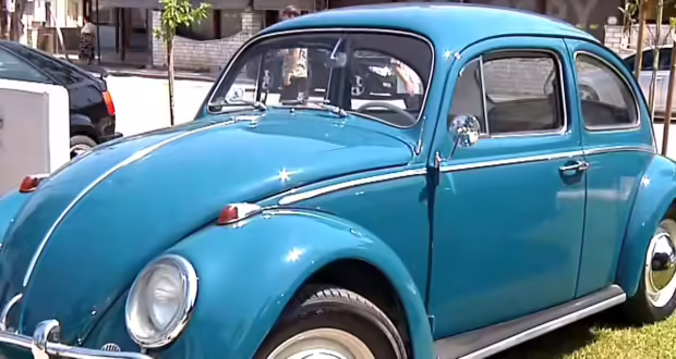 Αυτοκίνητα-αντίκες «κλέβουν την παράσταση» στα Βασιλικά Θεσσαλονίκης