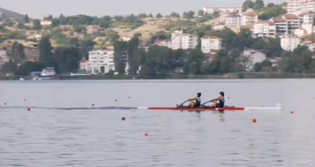 Νέο κωπηλατικό σκάφος παραδόθηκε στον Ναυτικό όμιλο Μαυροχωρίου από την Π.Ε. Καστοριάς