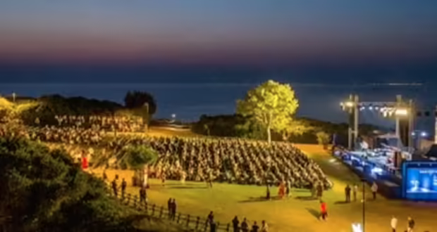 Sani Festival: Μία γιορτή μουσικής και πολιτισμού που ενώνει το κοινό για περισσότερο από τρεις δεκαετίες