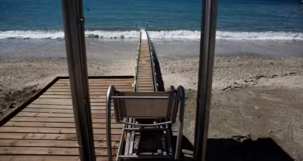 Θεσσαλονίκη: Επανατοποθετείται το Sea Track στους Νέους Επιβάτες για την πρόσβαση των ατόμων με αναπηρία στη θάλασσα