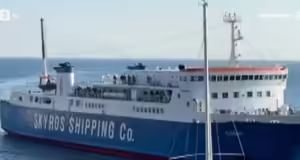 Σκύρος: Το πλοίο της γραμμής δένει στο λιμάνι υπό τους ήχους του Στράους εδώ και 31 χρόνια