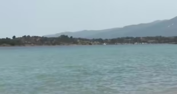 «Βουλιάζουν» οι παραλίες της Χαλκιδικής