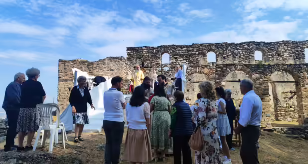 Κοζάνη: Αρχιερατική θεία λειτουργία στην Καστροπολιτεία προς τιμήν της Αγίας Θεοδώρας εκ Σερβίων (video)