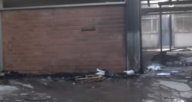 Θεσσαλονίκη: Φωτιά σε εγκαταλελειμμένο εργοστάσιο στον Εύοσμο