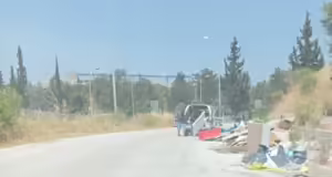 Θεσσαλονίκη: Τους έπιασαν να πετούν μπάζα και αμίαντο σε παράδρομο της ΕΟ Θεσσαλονίκης – Μουδανίων
