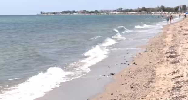 Βουτιές στις παραλίες της Χαλκιδικής με υψηλές θερμοκρασίες και μποφόρ