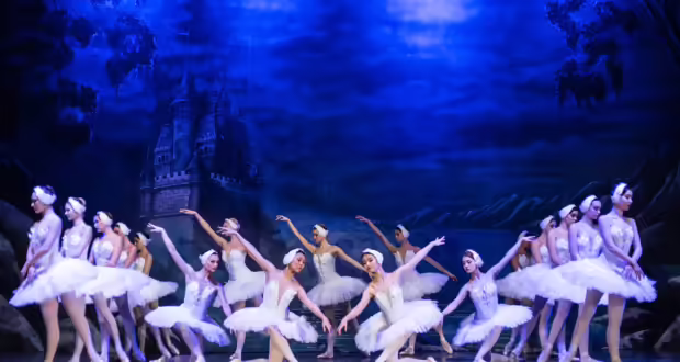 Royal Classical Ballet: «Η λίμνη των κύκνων» στο Θέατρο Δάσους