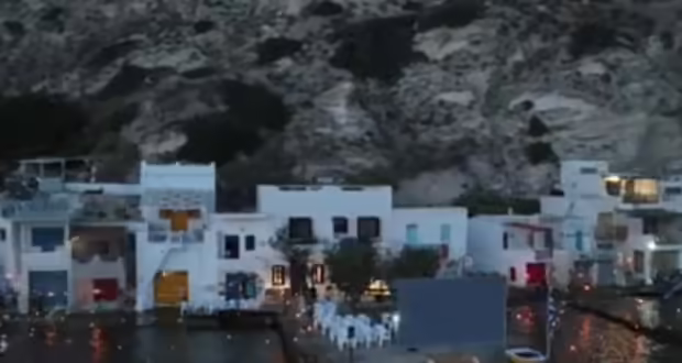 Κίμωλος: Εντυπωσιάζει ο υπαίθριος μετακινούμενος κινηματογράφος «Cine Καλησπερίτης»