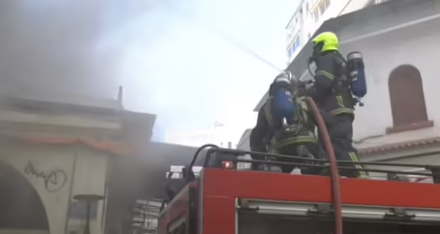 Θεσσαλονίκη: Φωτιά στο Καπάνι – Κατάστημα καταστράφηκε ολοσχερώς, ζημιές σε άλλα τέσσερα