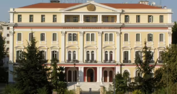 Θεσσαλονίκη: Παράσταση διαμαρτυρίας έξω από το Διοικητήριο ενάντια στο νομοσχέδιο για τα εργασιακά